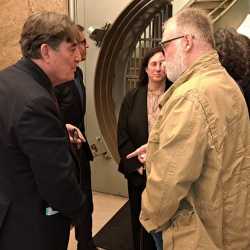 Con Luis García Montero (director del Instituto Cervantes) en el legado a la Caja de las Letras en homenaje a Juan Gil-Albert.